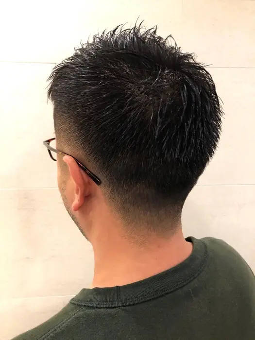トップを残したベリーショートスタイル Graceful Barber Platinum所属 無料メンズカット 遠山泰輝のヘアカタログ ミニモ