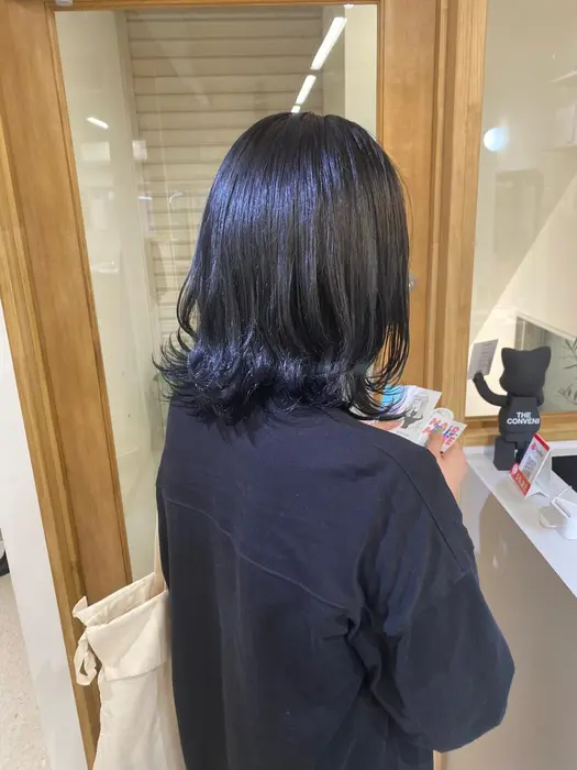 ブルーブラックカラー 就職や実習などで 黒髪にしなきゃいけないという方 暗くしなきゃいけないけど黒 Niko Fukuoka Hairmake所属 Raima ハイトーン ブロンドのヘアカタログ ミニモ ブルーブラックカラー 就職や実習などで 黒髪にしなきゃいけないという方 暗くしなきゃいけないけど黒 Niko Fukuoka Hairmake所属 Raima ハイトーン ブロンドのヘアカタログ ミニモ
