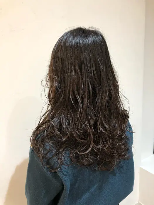 髪の毛伸ばし中の方にもおすすめのパーマ Neolive Ginza 銀座店 ヘア 所属 ニュアンスパーマ おおや ともみのヘアカタログ ミニモ