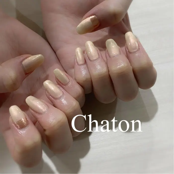 透明感のあるベージュってぽいお色 パールで少しキラキラしてるのが可愛い ワンポイン Nail Eyelash Chaton所属 山口 新菜の ネイルデザイン ミニモ