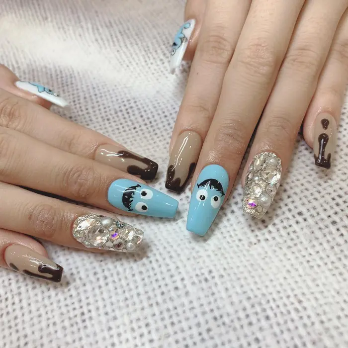 Usjに行くお客様の持込みネイル クッキーモンスターがかわいいですね Ririka Nail所属 Hiramitsu Eriのネイル デザイン ミニモ