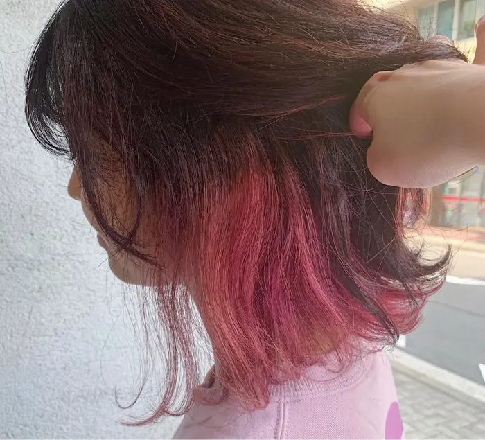 ピンクインナーカラー 初めてダブルカラーをされる方にはオススメのカラーですよ Suit Hair Design所属 平石 コトネのヘアカタログ ミニモ