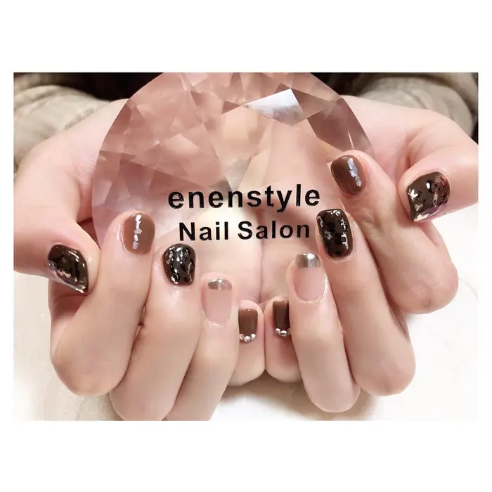 ジェルネイル ネイル 可愛いネイル シンプルネイル オフィスネイル 大人可愛いネイル Enenstyle Porcelarts Nail Salon所属 王 炎炎のネイルデザイン ミニモ