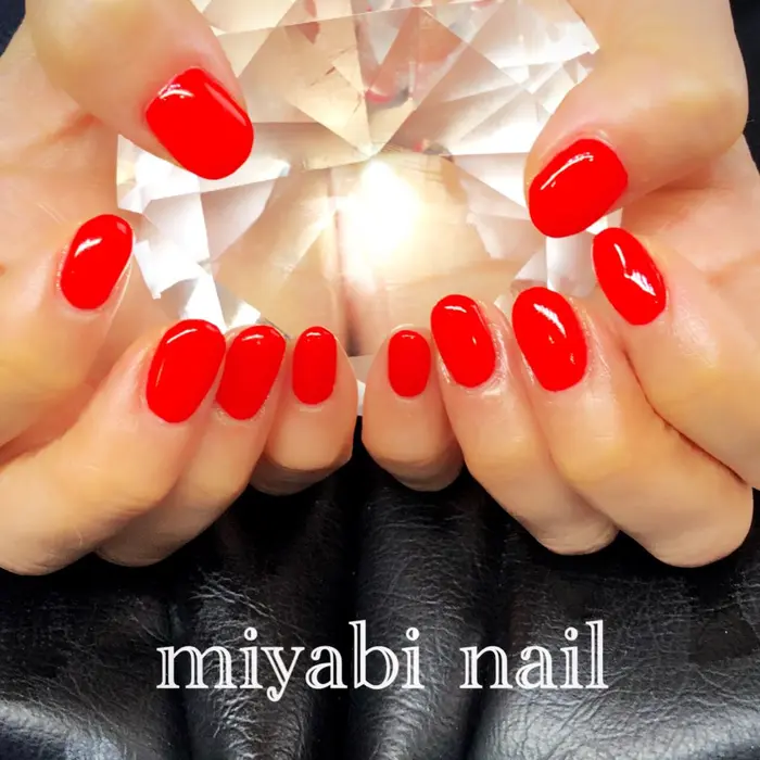 アパレルモデルさん ショートネイルがお好き オレンジ系蛍光レッド ワンカラー シンプルネイル 自宅サロン Miyabi Nail所属 Miyabi Nail 桂川駅近くのネイルデザイン ミニモ