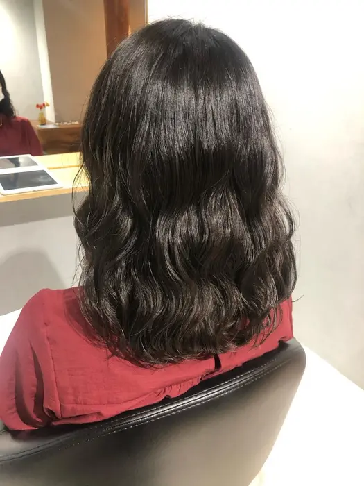 黒髪でも重くないふわふわパーマ Arc所属 Arc 高野 汐織のヘアカタログ ミニモ