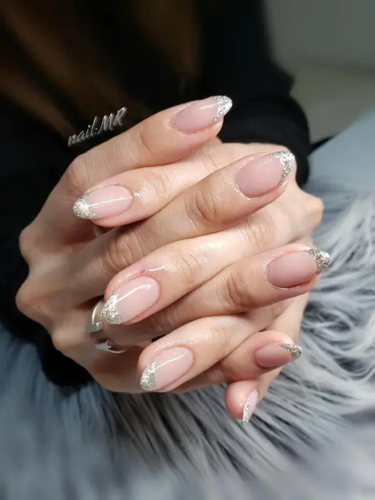 ベースカラー代追加 1000 オフィスネイル シンプルネイル フレンチネイル ラメフレンチ Nail Salon Coco所属 Nail Salon Coco 溝の口駅 のネイルデザイン ミニモ