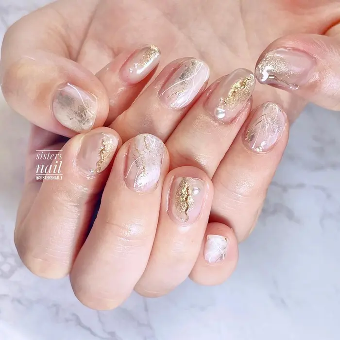 ホワイトのニュアンスネイル Sistersnail F 2 シスターズネイルドットエフ所属 Sisters Nail Fのネイルデザイン ミニモ