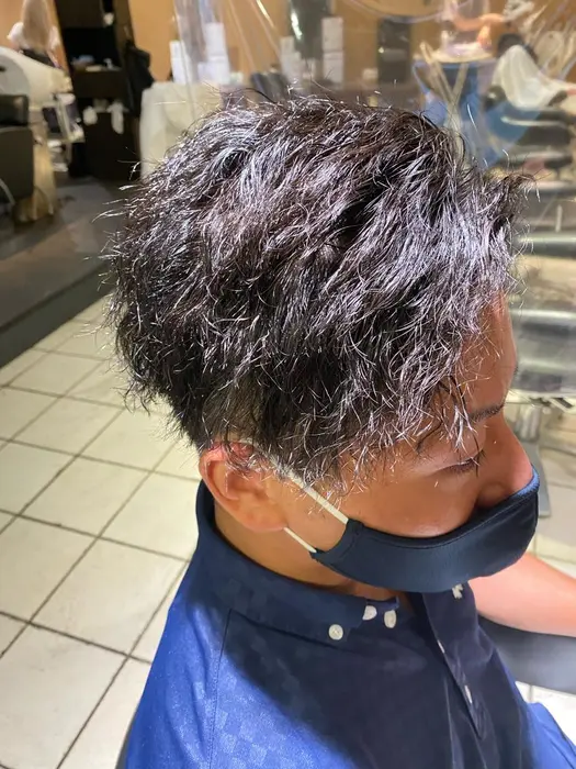 メンズスタイリング メンズパーマ スパイラルパーマ ツイストスパイラルパーマ ツイストパーマ パー Lee 大阪店所属 モモカ のヘアカタログ ミニモ