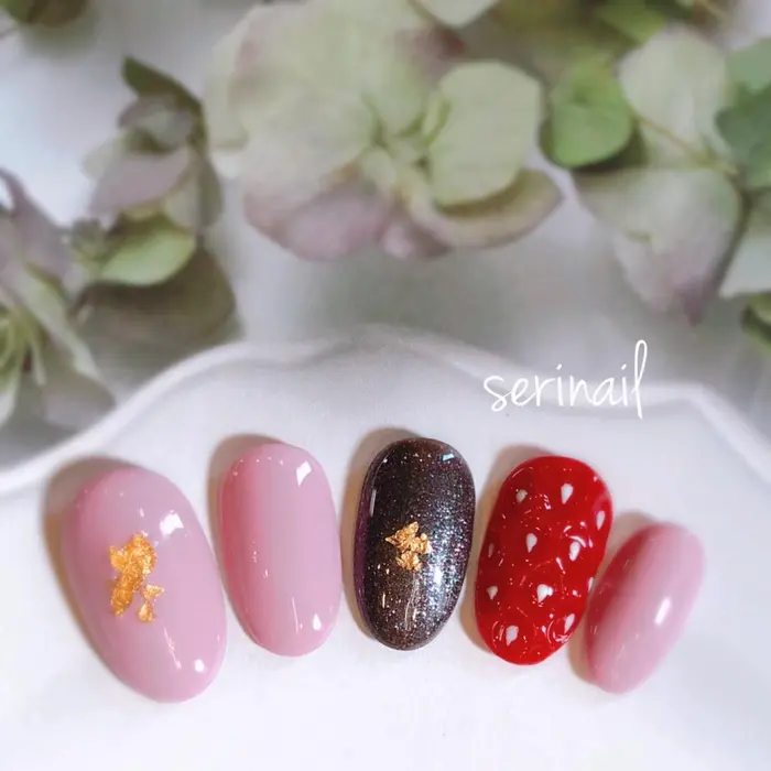 バレンタインにぴったりな苺ネイル立体的になっていて近くで見ても苺そっくりなんですよチョコネイ Serinail所属 Yu Miのネイル デザイン ミニモ