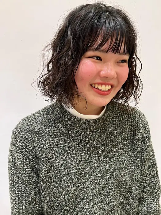 強めくるくるパーマ 1人1人に合わせて薬や施術方法で ケアしながら優しくパーマをかける事ができま Beautrium鎌倉小町所属 相田 里菜のヘアカタログ ミニモ 強めくるくるパーマ 1人1人に合わせて薬や施術方法で ケアしながら優しくパーマをかける事ができま Beautrium鎌倉小町所属 相田 里菜のヘアカタログ ミニモ