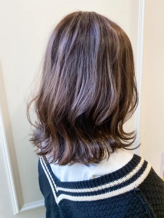 ミディアムレイヤースタイルで簡単可愛いヘアスタイル 量感調整にもこだわります カラーは Nynyなんば道頓堀店所属 武居 勇気のヘア カタログ ミニモ