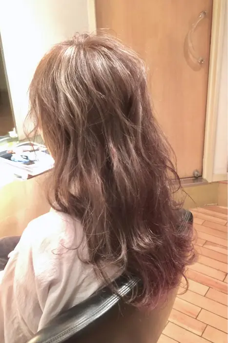 グレーメッシュ ピンクインナーカラー Brut ブリュット 所属 秋葉 一郎のヘアカタログ ミニモ
