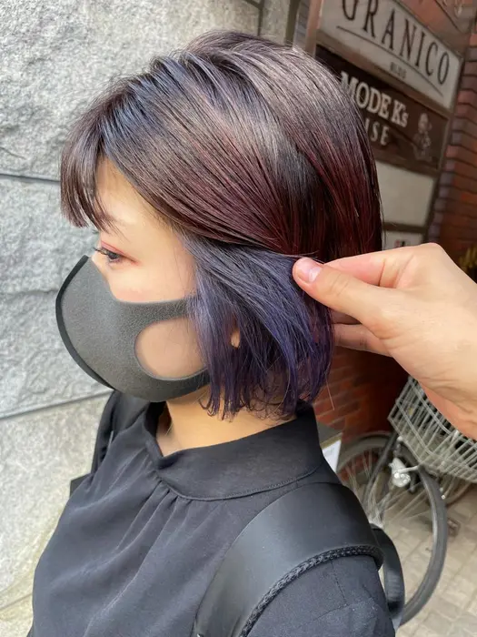 ベース暗めのレッドに対して インナーブルーバイオレット 反対色の組み合わせ可愛いです Modek S Rise吉祥寺所属 吉祥寺インナーカラー 心のヘア カタログ ミニモ
