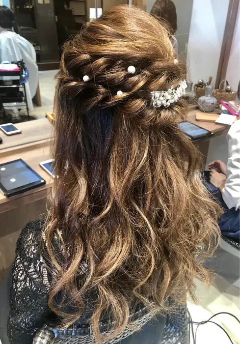 結婚式や二次会に ハーフアップのヘアセット Neolive Nico所属 藤原 みゆきのヘアカタログ ミニモ