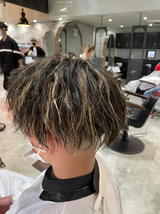 金髪メッシュ 少し太めで量多めでメッシュキャップを被せてはっきりとメッシュがわかるようになって Obscure オブスキュア 所属 北川 楓喜のヘアカタログ ミニモ