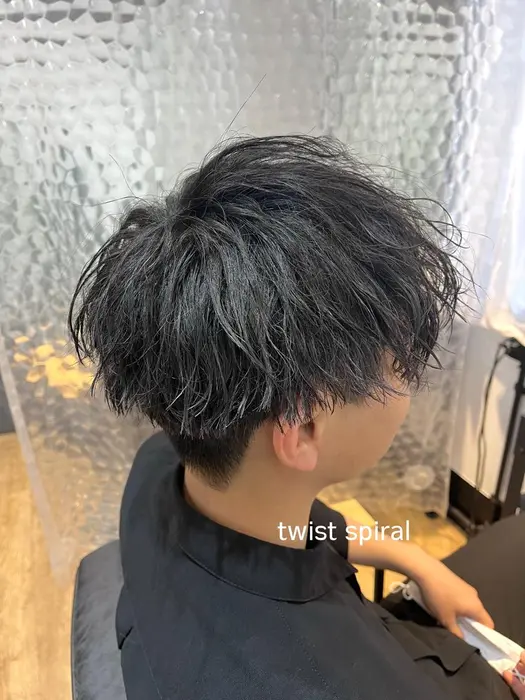 メンズ 理容室 オリーブカラー 学割u24 学割 髪質改善 パーマ スパイラルパーマ Dot 所属 メンズカット パーマ Yoshiのヘアカタログ ミニモ