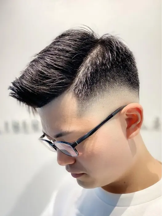 七三フェード フェード フェードカット スキンフェード ツイストスパイラルパーマ メンズパーマ 波 Liberty Share Barber所属 Koba 古部滉己のアイブロウ 眉毛カタログ ミニモ