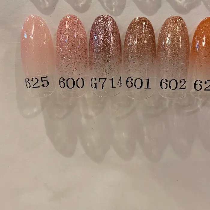 お店のラメグラデーションのサンプルとなります 他にもたくさんの種類があるので是非予約してみてくださ ピリナ所属 今村 菜々のネイル デザイン ミニモ お店のラメグラデーションのサンプルとなります 他にもたくさんの種類があるので是非予約してみてくださ ピリナ所属 今村 菜々のネイル デザイン ミニモ