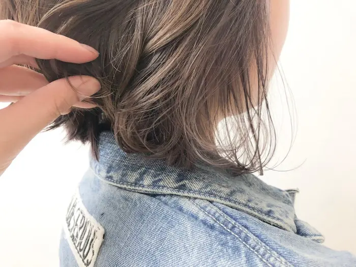 表面には外国人風のシルバー インナーに柔らかいバイオレットを オシャレな方に人気のカ Adatto所属 木村 愛のヘアカタログ ミニモ