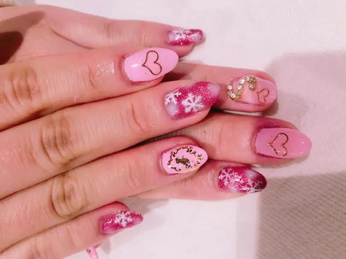 雪はエアーブラシを使っています あゆみーの所属 内山 あゆみのネイルデザイン ミニモ