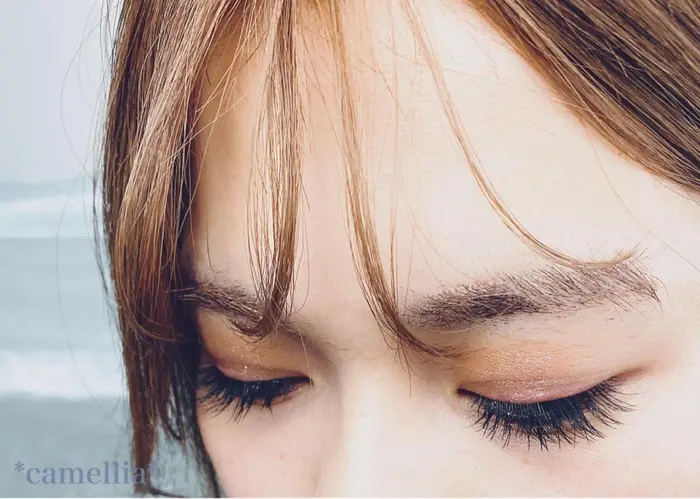 自まつげが長くなったようなデザイン 最近の流行はカールゆるめです Menu フラットラッシュ160本 Camellia Eyelash所属 美眉スタイリング Camellia のマツエクデザイン ミニモ