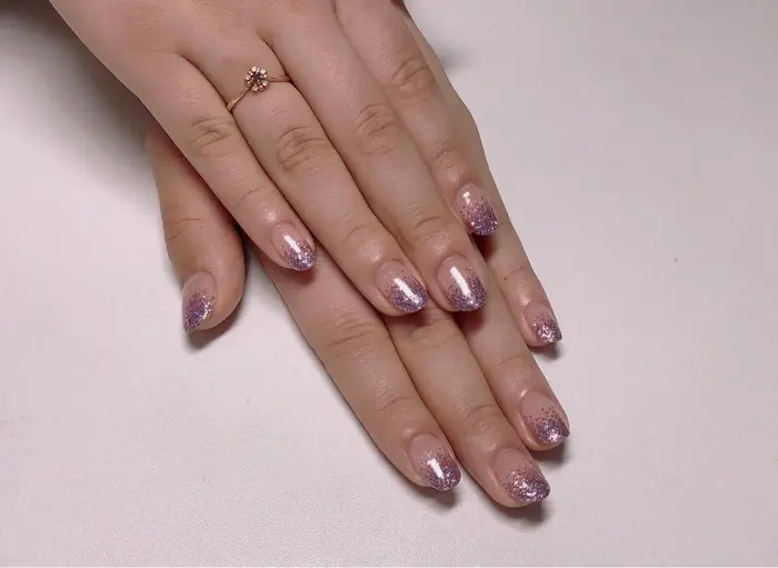 ドリームシーンのラメグラデーション Bluereef四谷３丁目店所属 渡邊 リコのネイルデザイン ミニモ