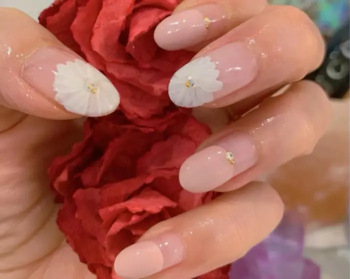 4000デザイン アートハンドネイル フラワーネイル パーツ粒つき ネイルコ所属 爪悩み専門 Natsumiのネイル デザイン ミニモ