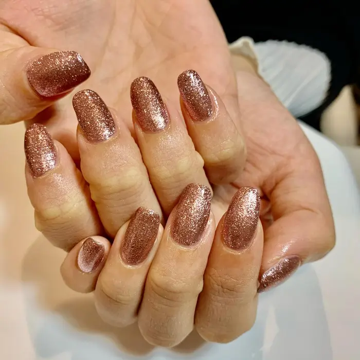 ワンカラー 冬にピッタリなラメワンカラー キャッツアイトーキョー 新宿店所属 松川 めぐみのネイルデザイン ミニモ