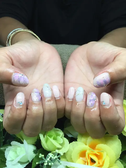 ふんわりカラーの清楚系ネイル パーツ付け放題 ゴージャスコース 6000円 Sakura Nail所属 Sakura Nailのネイル デザイン ミニモ