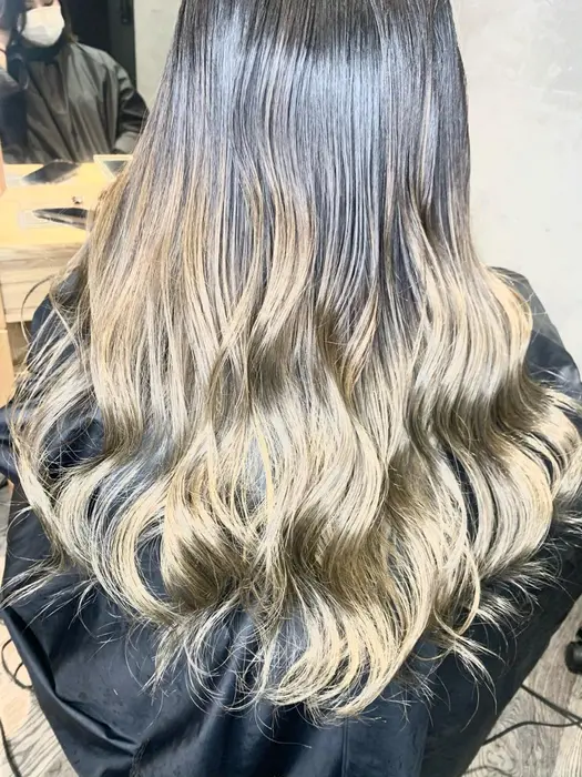 ホワイトミルクティーベージュ Afinar横浜店所属 カラーno 1 Emiのヘアカタログ ミニモ