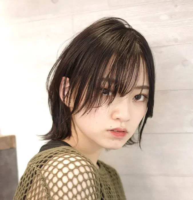 モードな外ハネショート