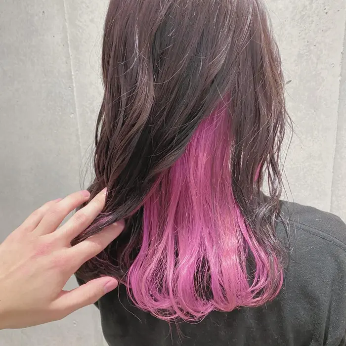 インナーカラーピンク こちら ブリーチ１回です Guzzle所属 北郷 祐人のヘアカタログ ミニモ