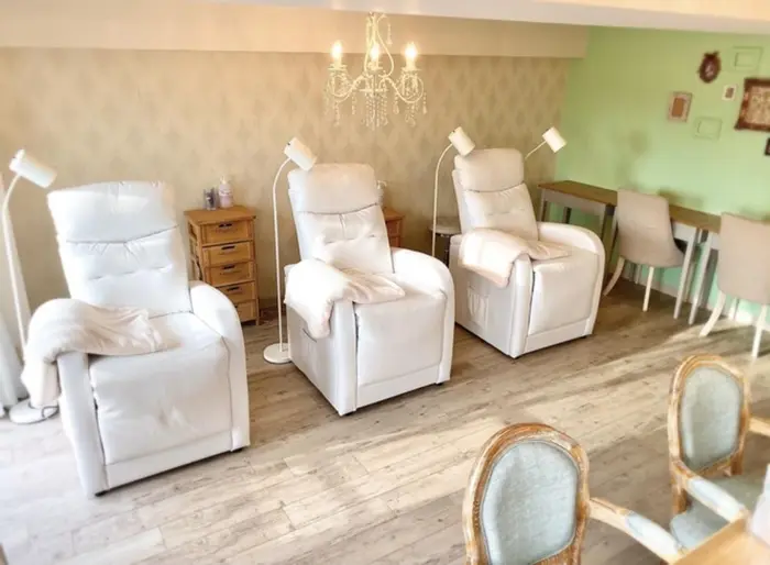 Amphiのマツエクサロン スタッフ情報 鈴木 彩加 ミニモ